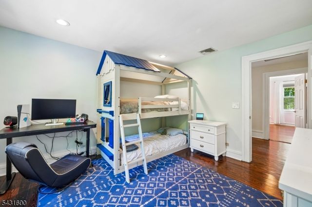 42 Hillside Ave, Upper Saddle River Boro, NJ 07458