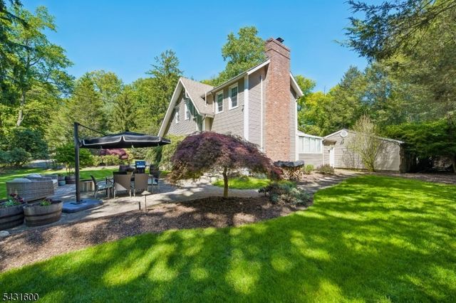 42 Hillside Ave, Upper Saddle River Boro, NJ 07458