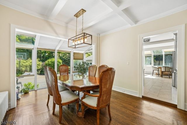 42 Hillside Ave, Upper Saddle River Boro, NJ 07458