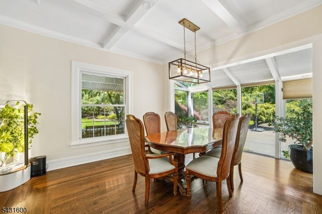 42 Hillside Ave, Upper Saddle River Boro, NJ 07458