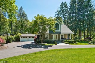 42 Hillside Ave, Upper Saddle River Boro, NJ 07458