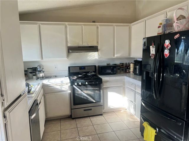 11890 10th, Hesperia, CA 92345