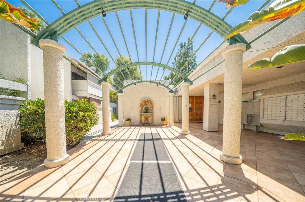 Image 2 of property listing at 20134 Leadwell Street 337, Winnetka, CA 91306
