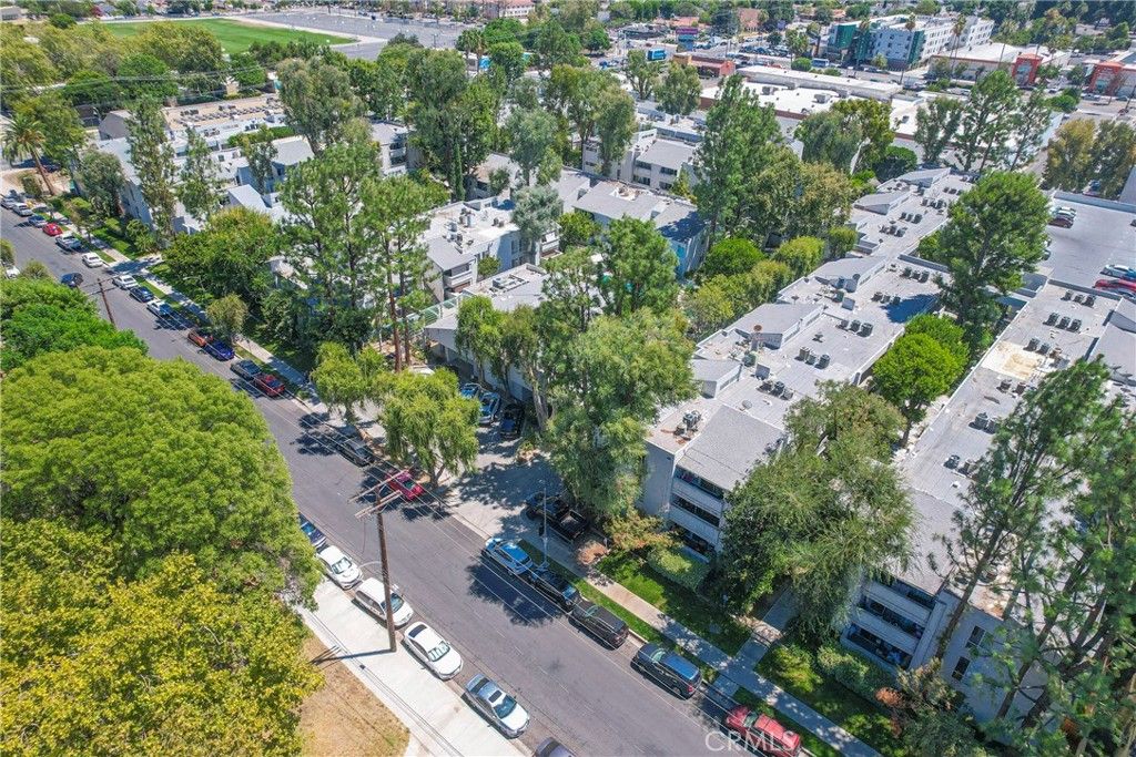 Image 36 of property listing at 20134 Leadwell Street 337, Winnetka, CA 91306