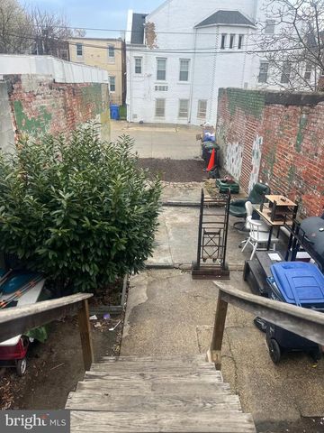 633 10TH ST NE, Washington, DC 20002