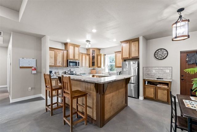 207 S Charles St, George West, TX 78022