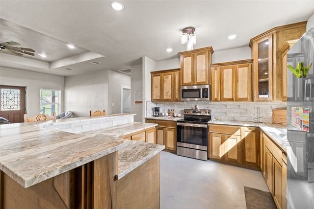207 S Charles St, George West, TX 78022
