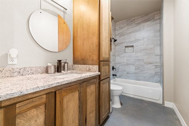 207 S Charles St, George West, TX 78022