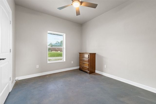 207 S Charles St, George West, TX 78022