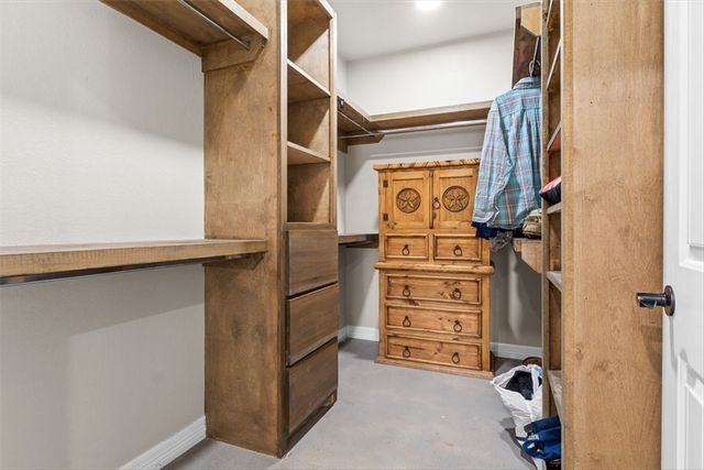 207 S Charles St, George West, TX 78022