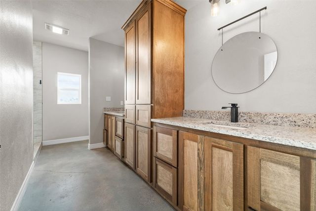 207 S Charles St, George West, TX 78022