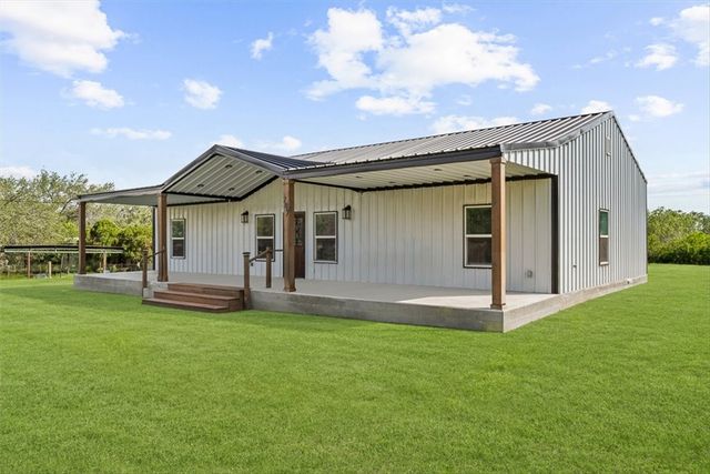 207 S Charles St, George West, TX 78022