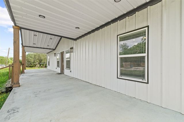 207 S Charles St, George West, TX 78022