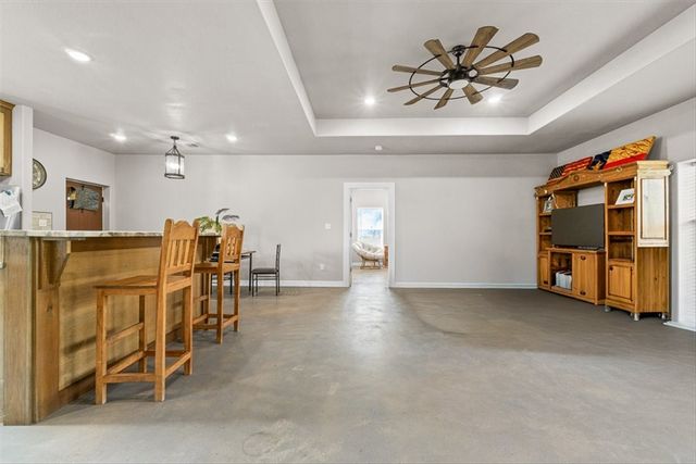 207 S Charles St, George West, TX 78022
