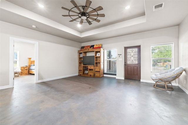 207 S Charles St, George West, TX 78022
