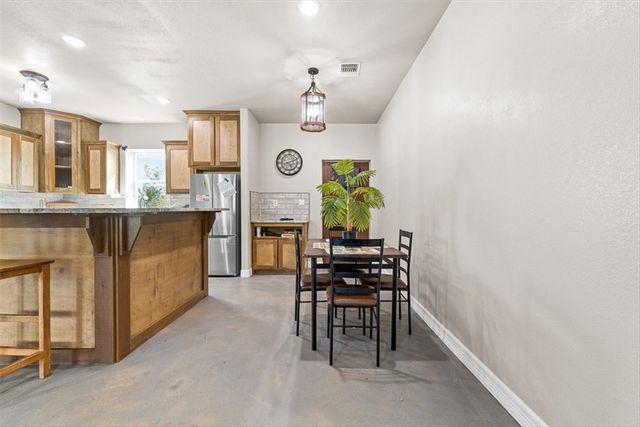 207 S Charles St, George West, TX 78022