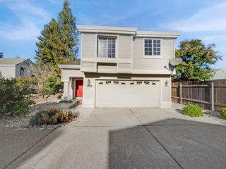 2747 Compton Parc Ln, Carmichael, CA 95608