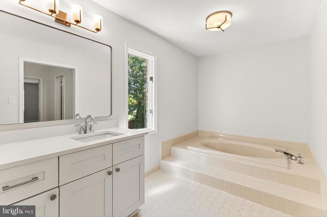 6294 DUNAWAY CT, Mclean, VA 22101