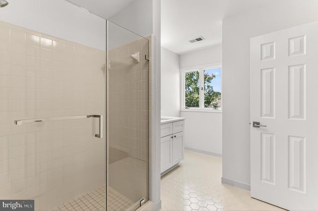 6294 DUNAWAY CT, Mclean, VA 22101