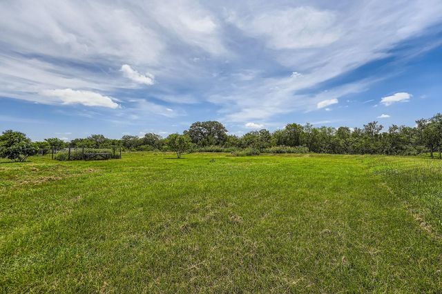 435 Still Meadow DR, Dale, TX 78616