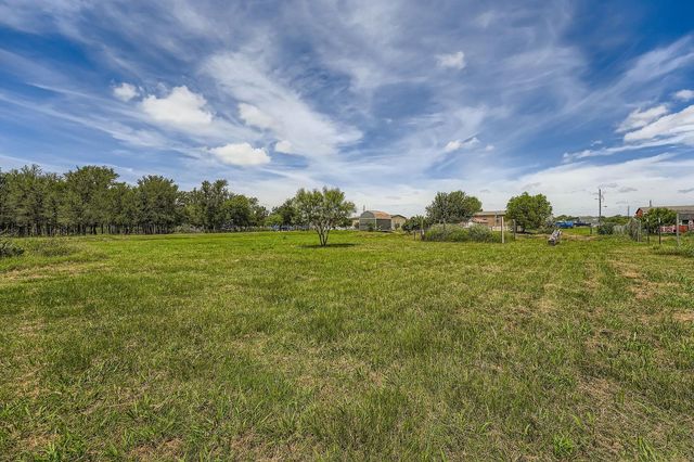 435 Still Meadow DR, Dale, TX 78616