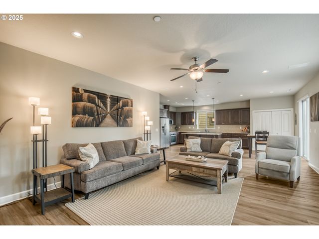 10380 Sw MADRID Loop, Wilsonville, OR 97070