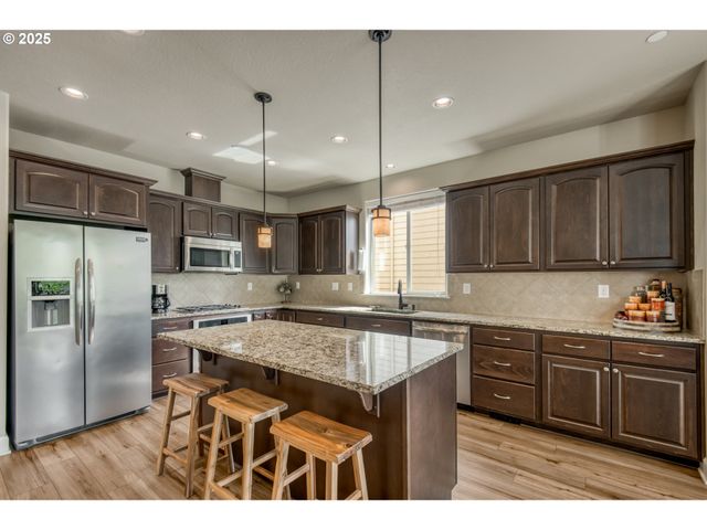 10380 Sw MADRID Loop, Wilsonville, OR 97070
