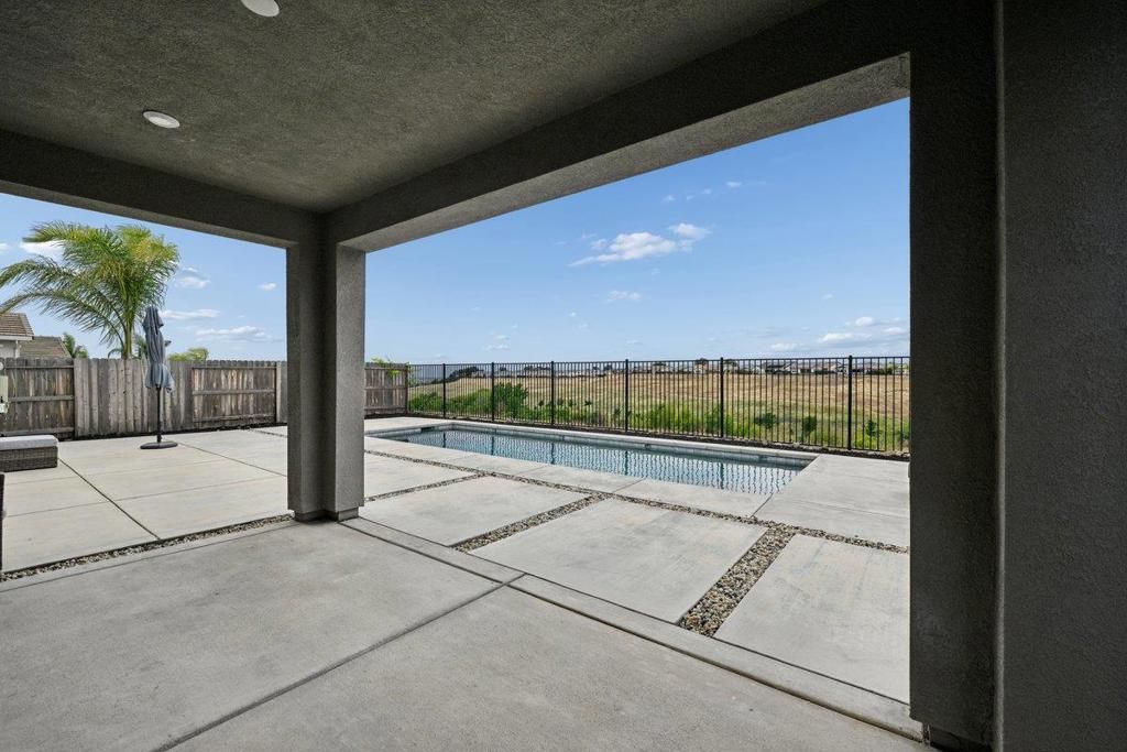 Image 3 of property listing at 2984 Ridgecrest Drive, Lincoln, CA 95648