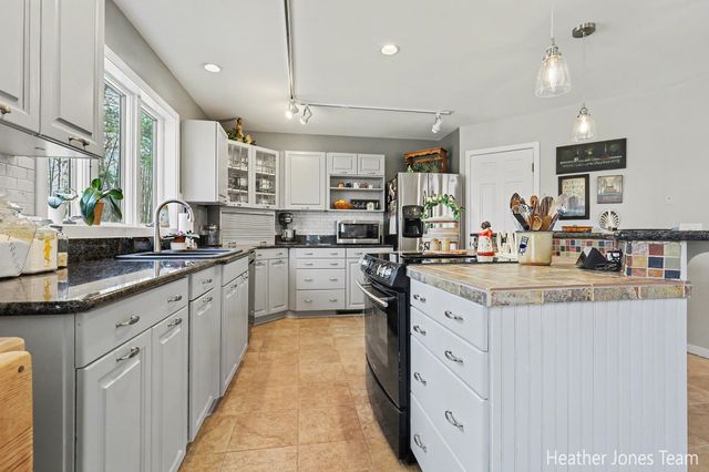 10288 Hathaway Drive, Eureka Twp, MI 48838