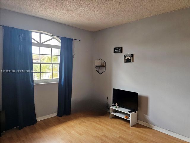 10816 SW 75th St, Miami, FL 33173