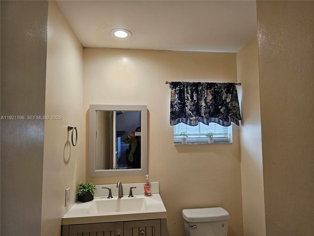 10816 SW 75th St, Miami, FL 33173