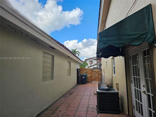 10816 SW 75th St, Miami, FL 33173