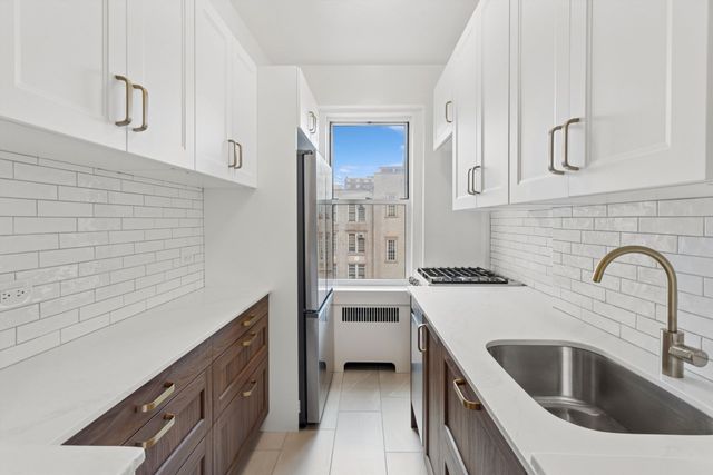 255 Cabrini Blvd Apt 6G, New York City, NY 10040