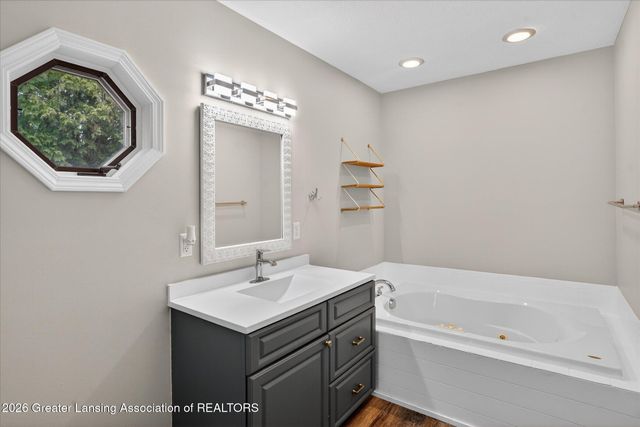6902 E Clark Road, Bath, MI 48808