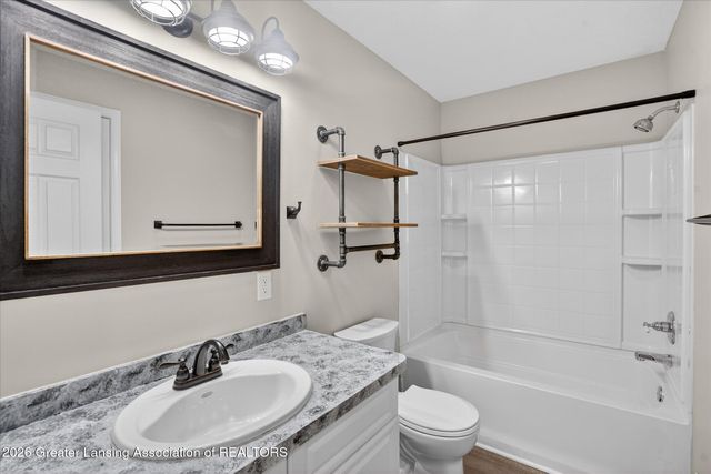 6902 E Clark Road, Bath, MI 48808