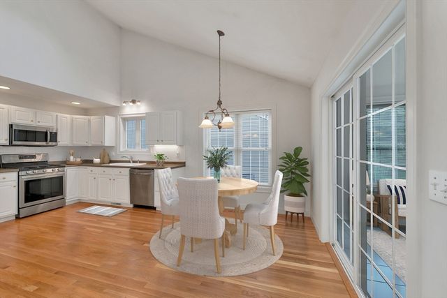 20 Hampton Meadows 20, Hampton, NH 03842