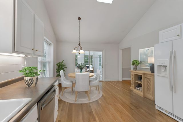 20 Hampton Meadows 20, Hampton, NH 03842