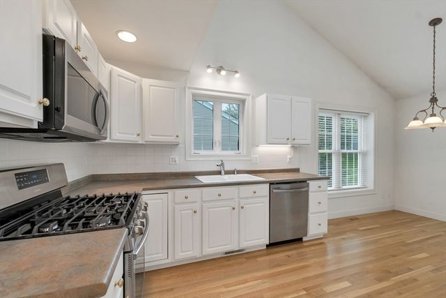 20 Hampton Meadows 20, Hampton, NH 03842