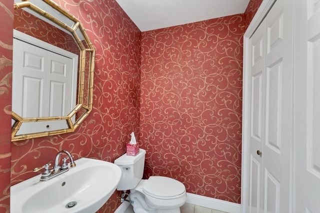 20 Hampton Meadows 20, Hampton, NH 03842