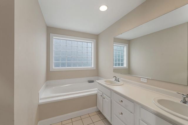 20 Hampton Meadows 20, Hampton, NH 03842