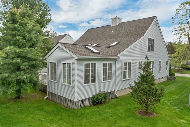20 Hampton Meadows 20, Hampton, NH 03842
