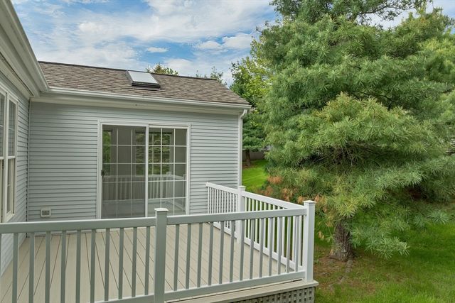 20 Hampton Meadows 20, Hampton, NH 03842