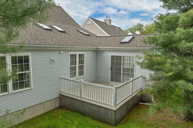 20 Hampton Meadows 20, Hampton, NH 03842