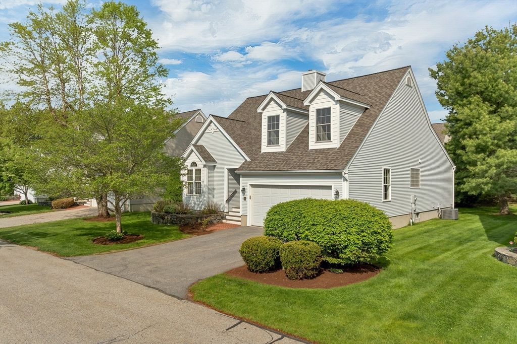 20 Hampton Meadows 20, Hampton, NH 03842