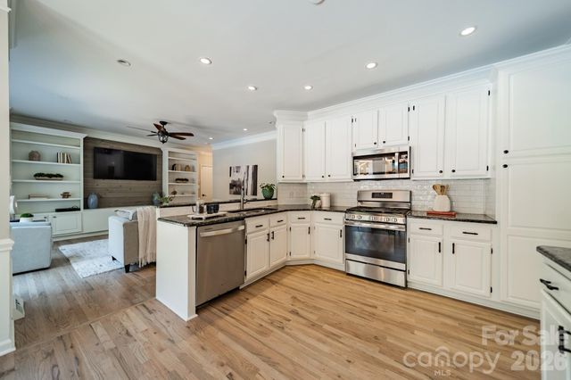 7240 Cobblecreek Drive, Matthews, NC 28104