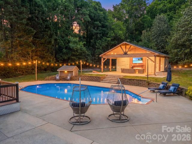 7240 Cobblecreek Drive, Matthews, NC 28104