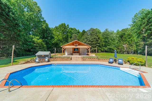 7240 Cobblecreek Drive, Matthews, NC 28104
