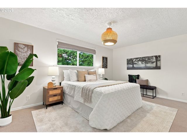 15930 S SANDALWOOD Rd, Oregon City, OR 97045