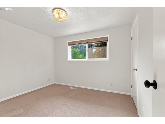 15930 S SANDALWOOD Rd, Oregon City, OR 97045