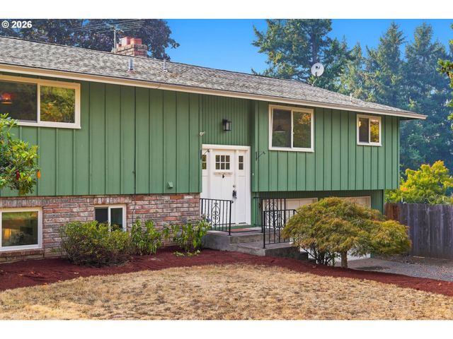 15930 S SANDALWOOD Rd, Oregon City, OR 97045